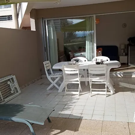 Rdc Avec Terrasse Acces Pour 4, A Canet-plage - Fr-1-696-134 *